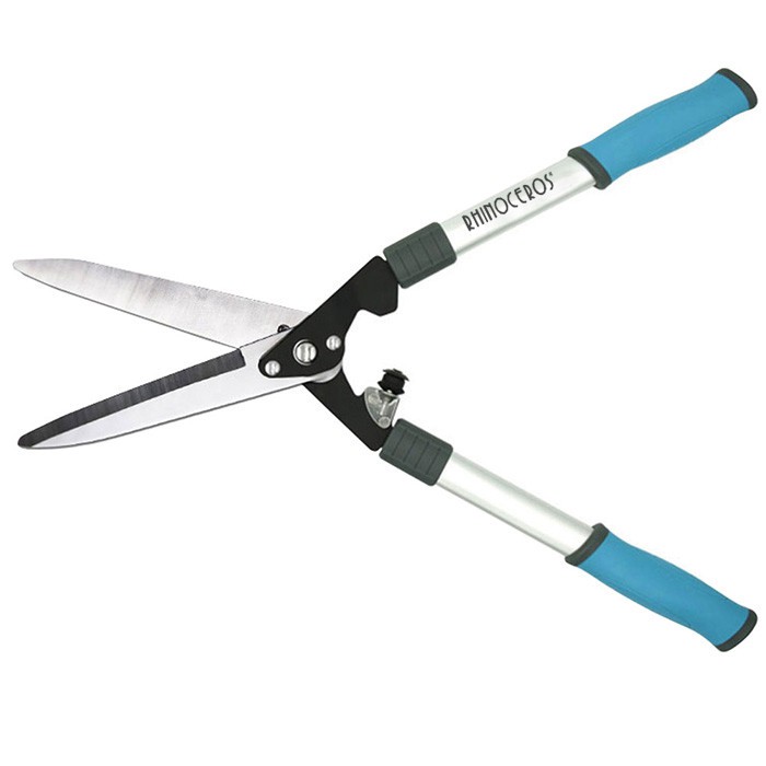 Използването на градински инструменти - високи ножици за клони и триони за ви...