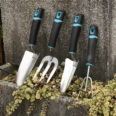 Ежедневно Грижа за Саксийни Растения на Вашето Начало Балкон