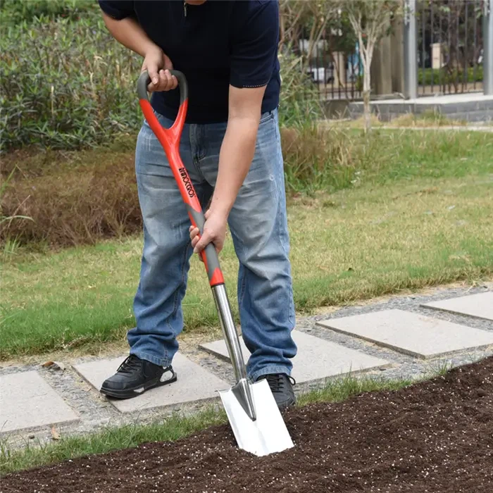 Неръждаема стомана срещу въглерод: Избор на градински инструменти
